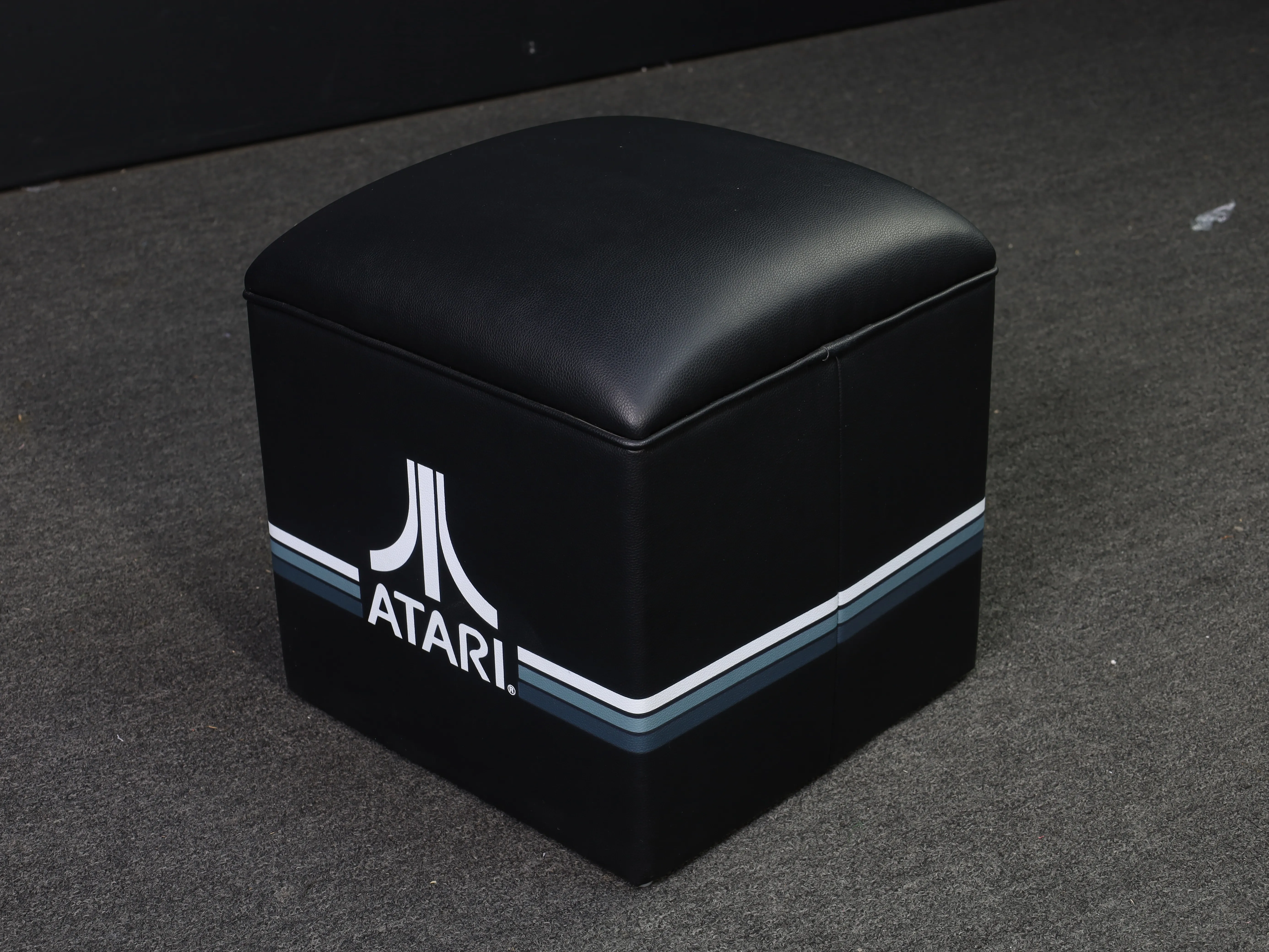 Set of 2 Stools for PONG Mechanical Coffee Table - Image 4